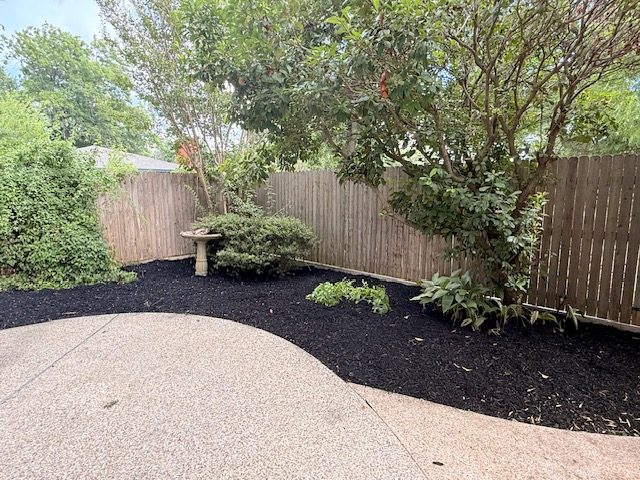 Fresh mulch bed and landscaping install, Stephenville TX